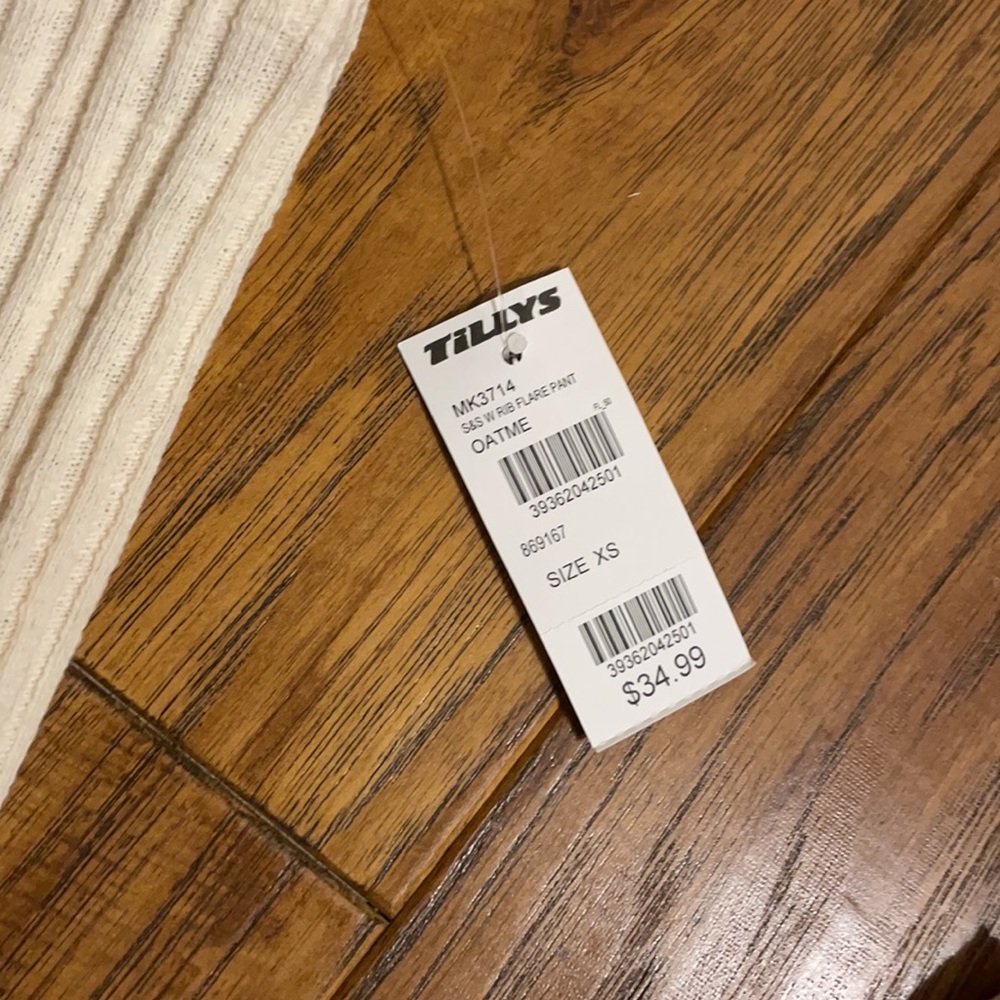 NWT Super cute bell bottom stretchy pants - Picture 2 of 4